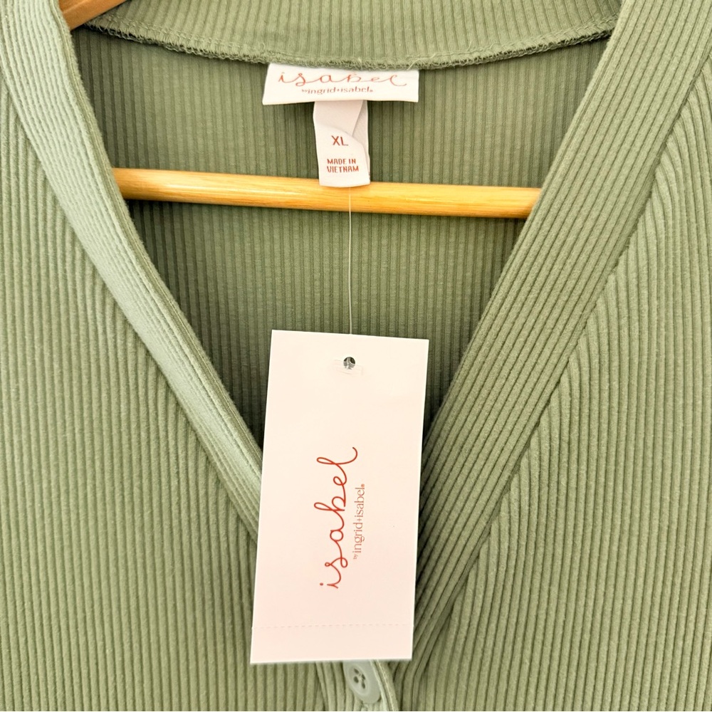 Green Ribbed Button-Down Maxi Dress - Picture 3 of 8